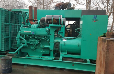 吴起发电机组如何判断水冷式机油散热器内部是否需要清洗？